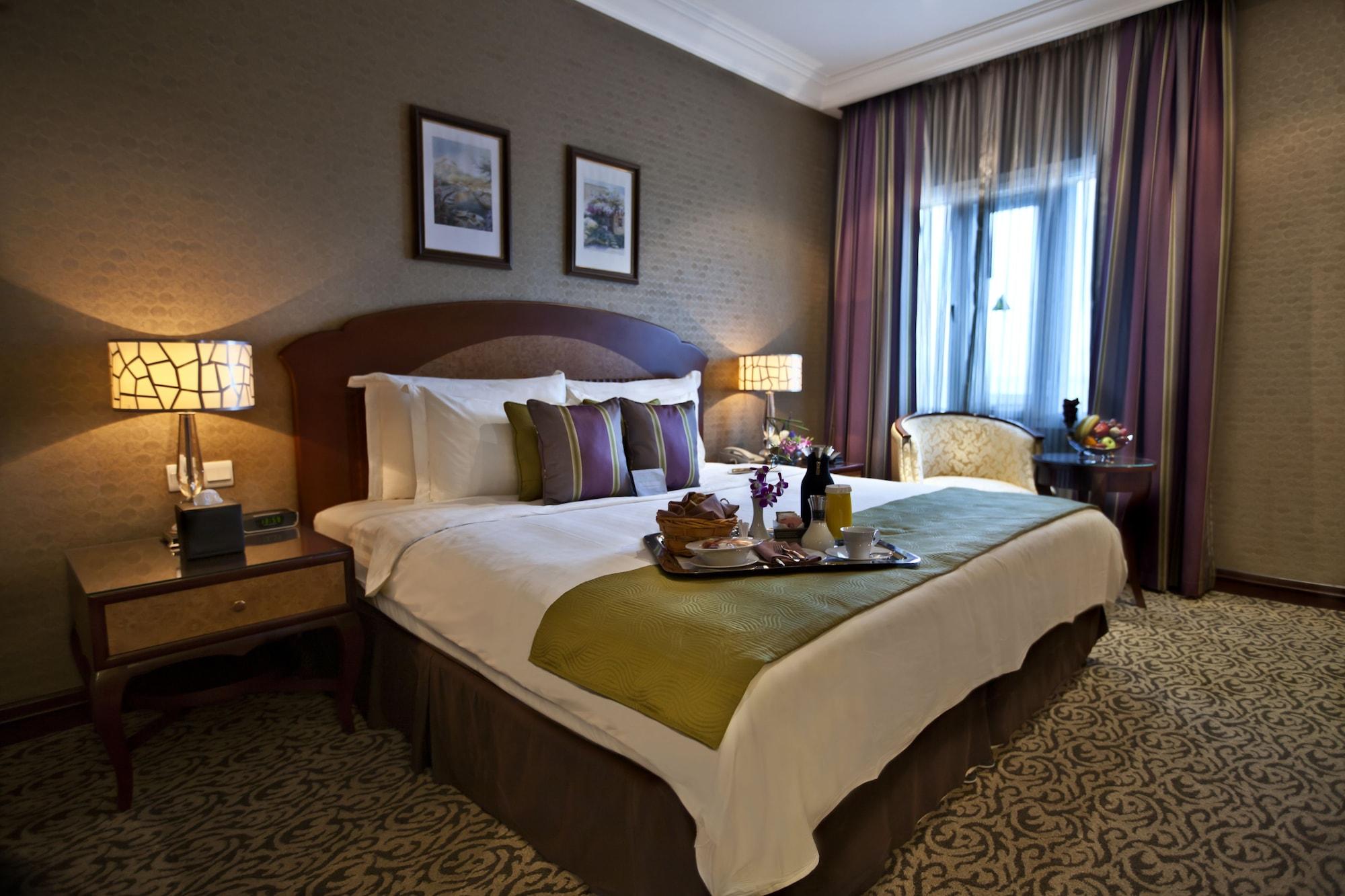 Grand Regency Doha, Trademark Collection By Wyndham Dış mekan fotoğraf A bedroom at the hotel