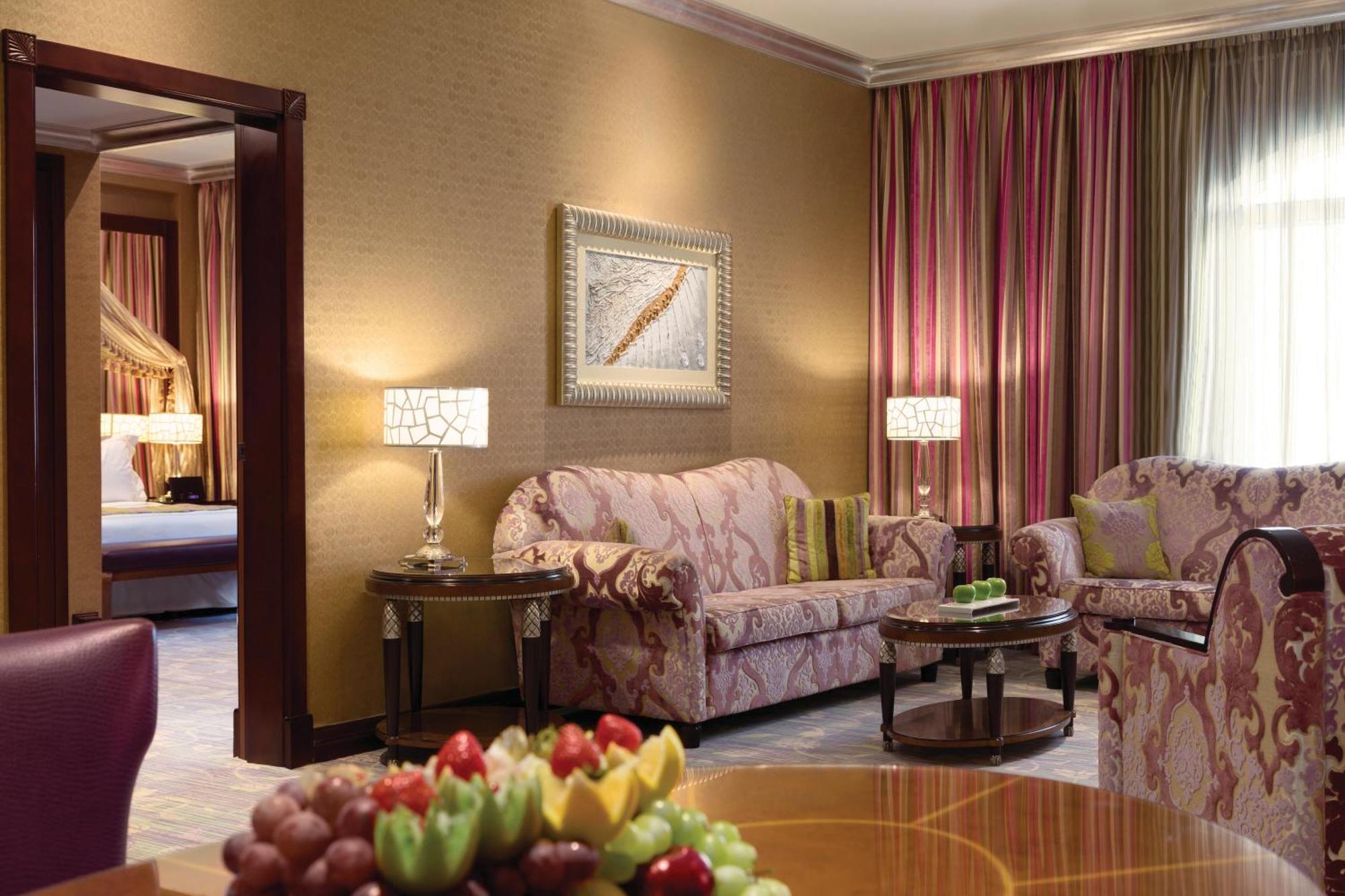 Grand Regency Doha, Trademark Collection By Wyndham Dış mekan fotoğraf A suite at the Emirates Palace