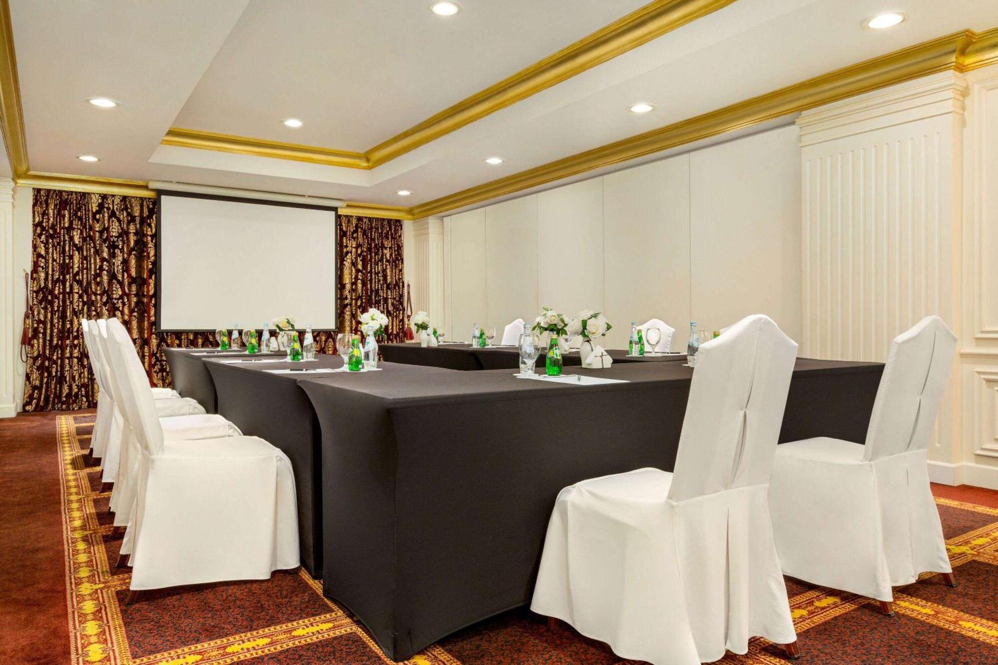 Grand Regency Doha, Trademark Collection By Wyndham Dış mekan fotoğraf Meeting room