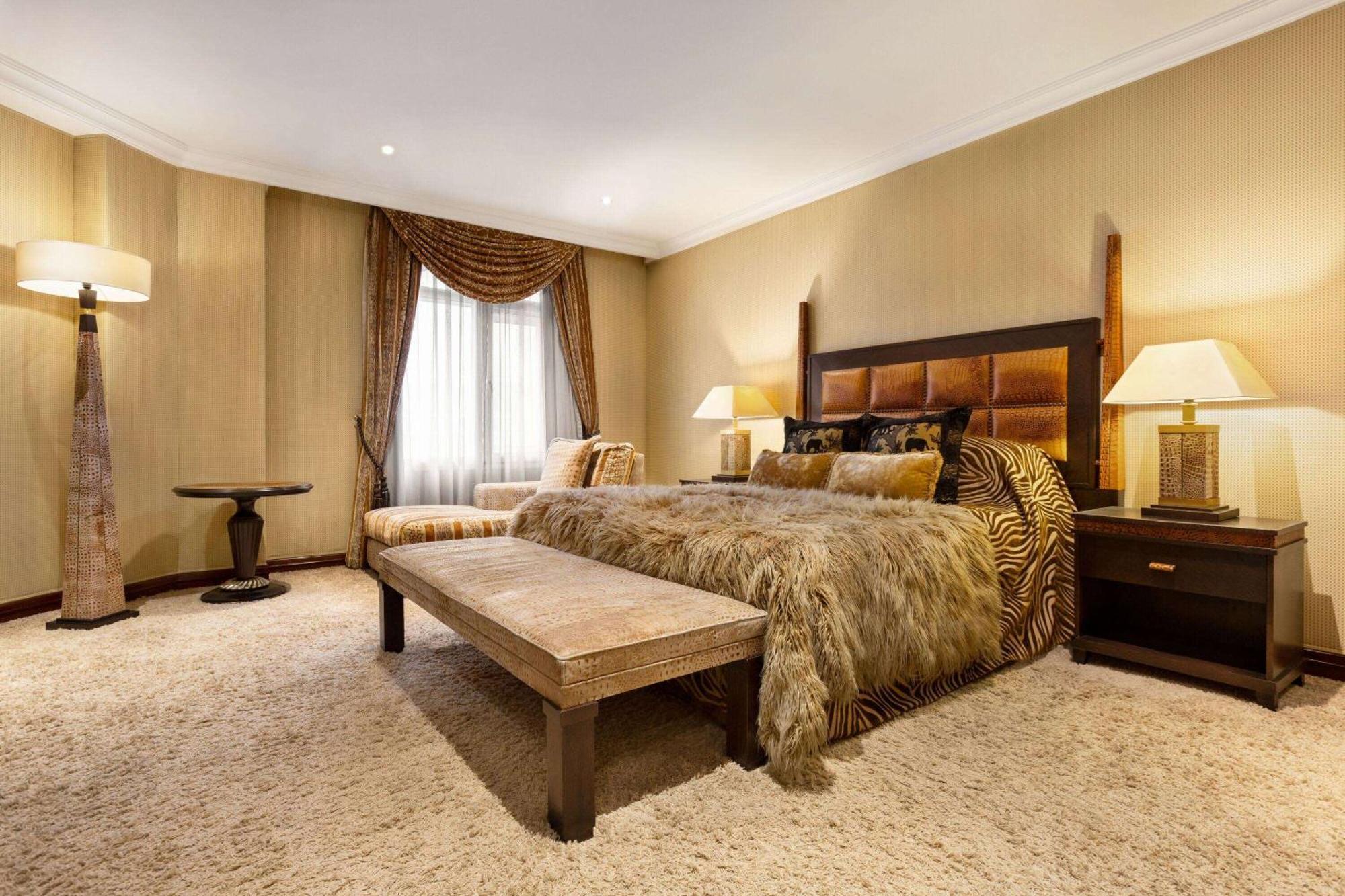 Grand Regency Doha, Trademark Collection By Wyndham Dış mekan fotoğraf A bedroom at the hotel