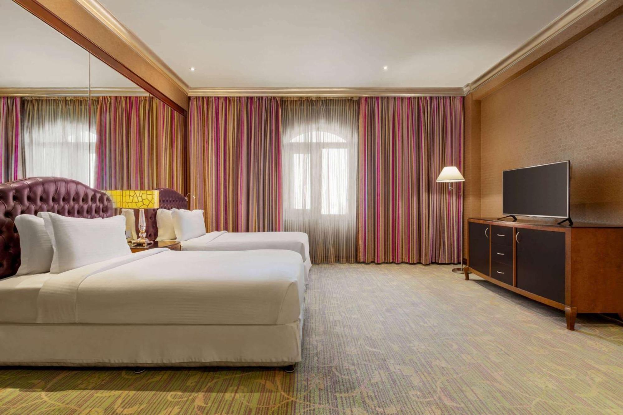 Grand Regency Doha, Trademark Collection By Wyndham Dış mekan fotoğraf A guest room at the hotel