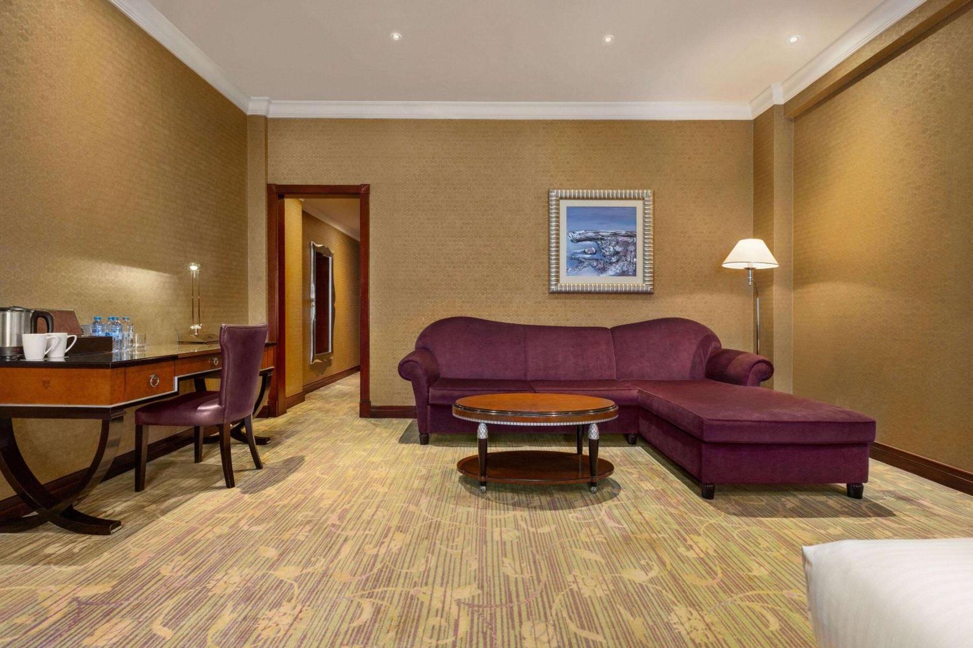 Grand Regency Doha, Trademark Collection By Wyndham Dış mekan fotoğraf A suite at the hotel