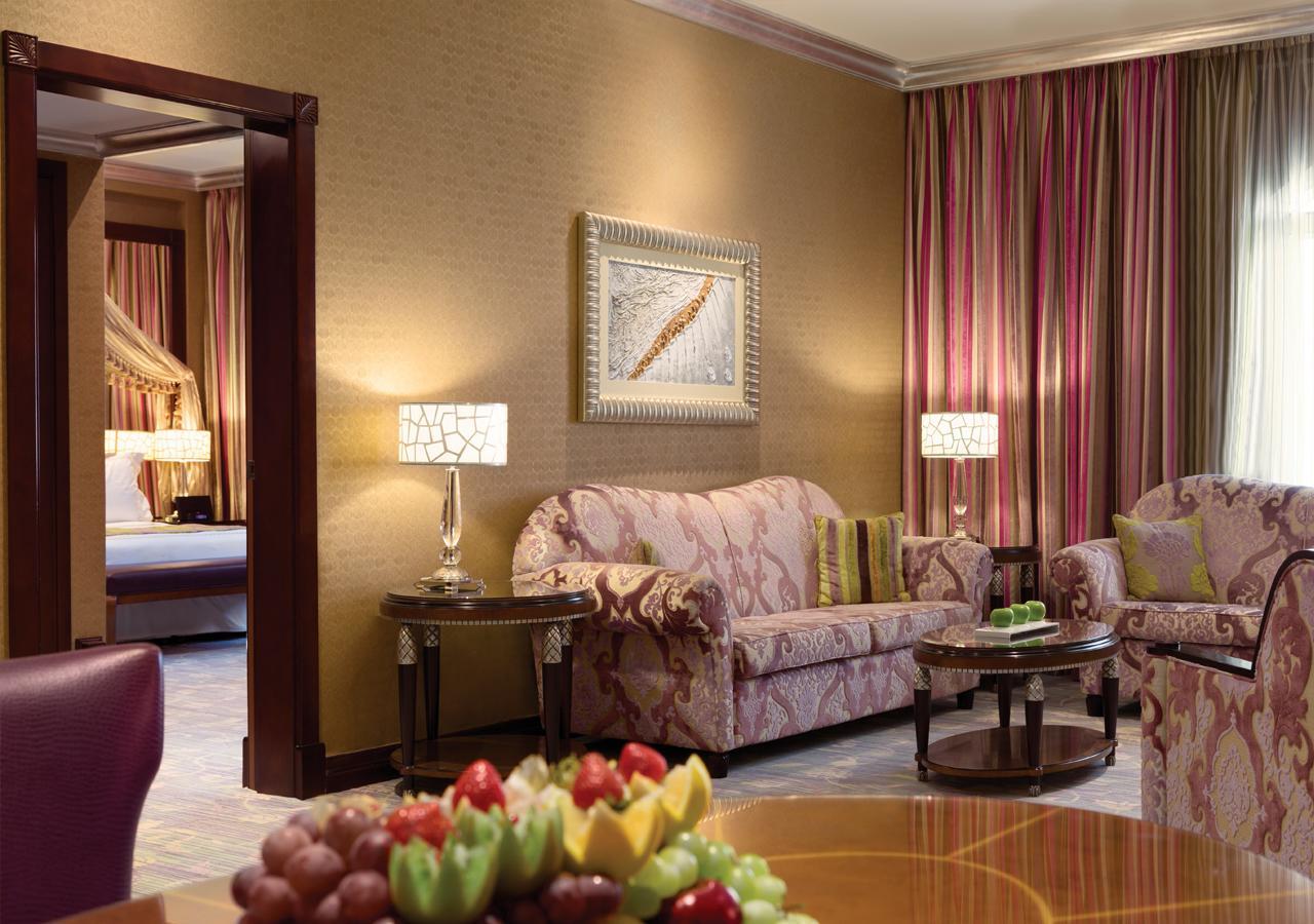 Grand Regency Doha, Trademark Collection By Wyndham Dış mekan fotoğraf A suite at the Emirates Palace